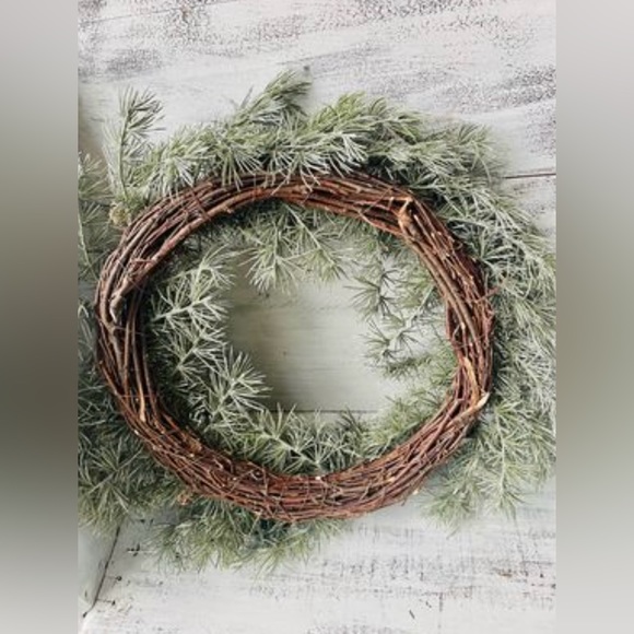 Weeping Pine Wreath - Picture 7 of 10